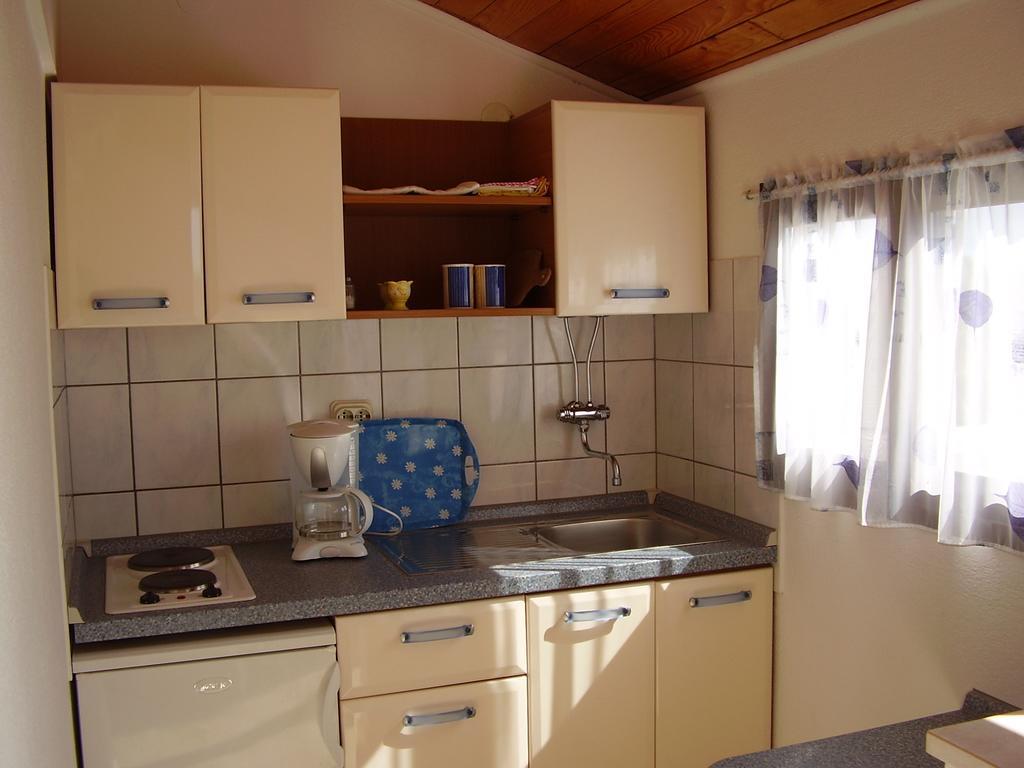 Guesthouse Apartment Bozica Bol Quarto foto