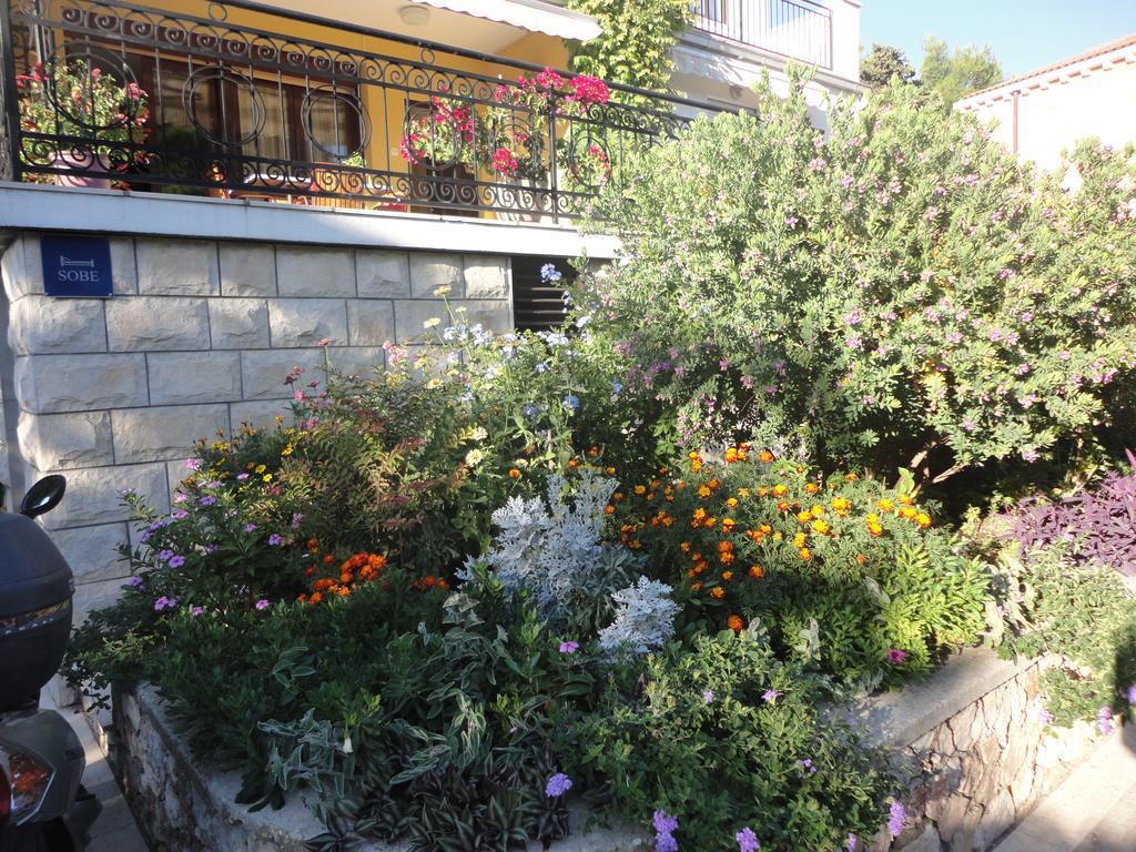 Guesthouse Apartment Bozica Bol Exterior foto