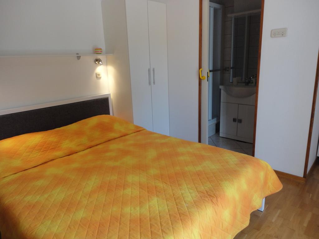 Guesthouse Apartment Bozica Bol Quarto foto
